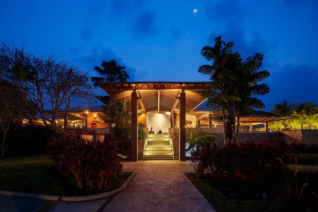 Indura Beach & Golf Resort Curio Collection By Hilton テラ エクステリア 写真