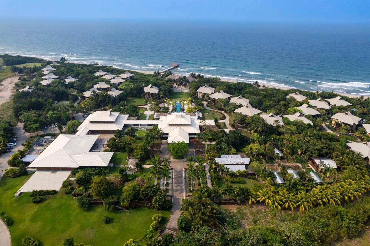 Indura Beach & Golf Resort Curio Collection By Hilton テラ エクステリア 写真
