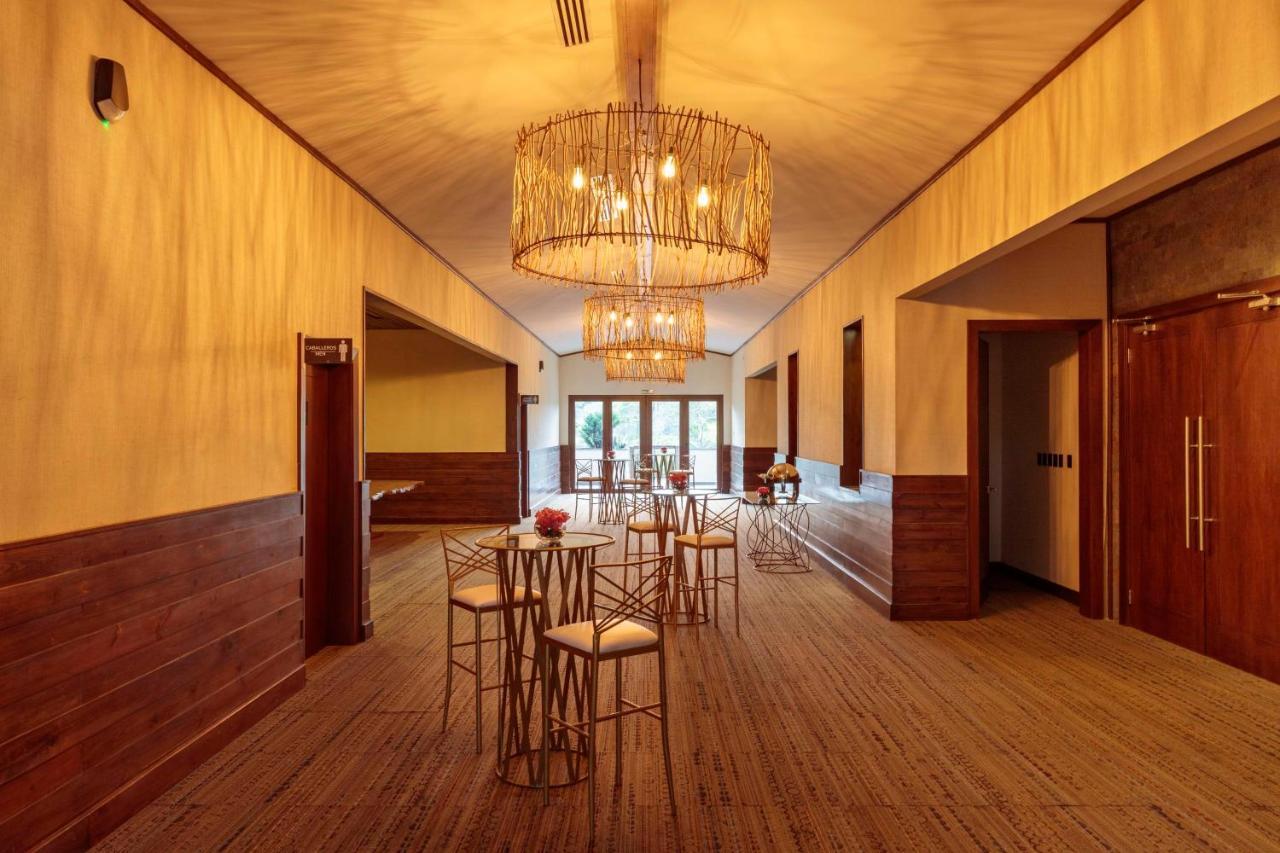 Indura Beach & Golf Resort Curio Collection By Hilton テラ エクステリア 写真