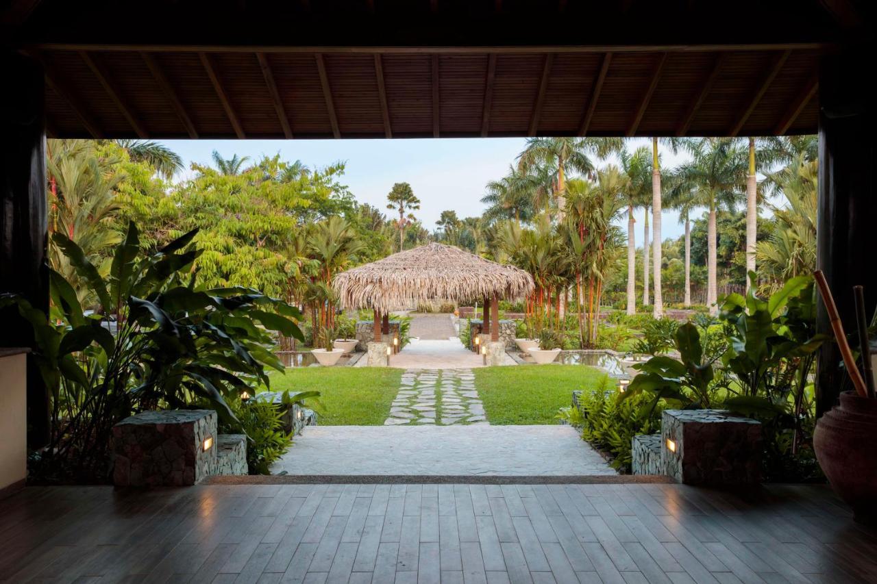 Indura Beach & Golf Resort Curio Collection By Hilton テラ エクステリア 写真