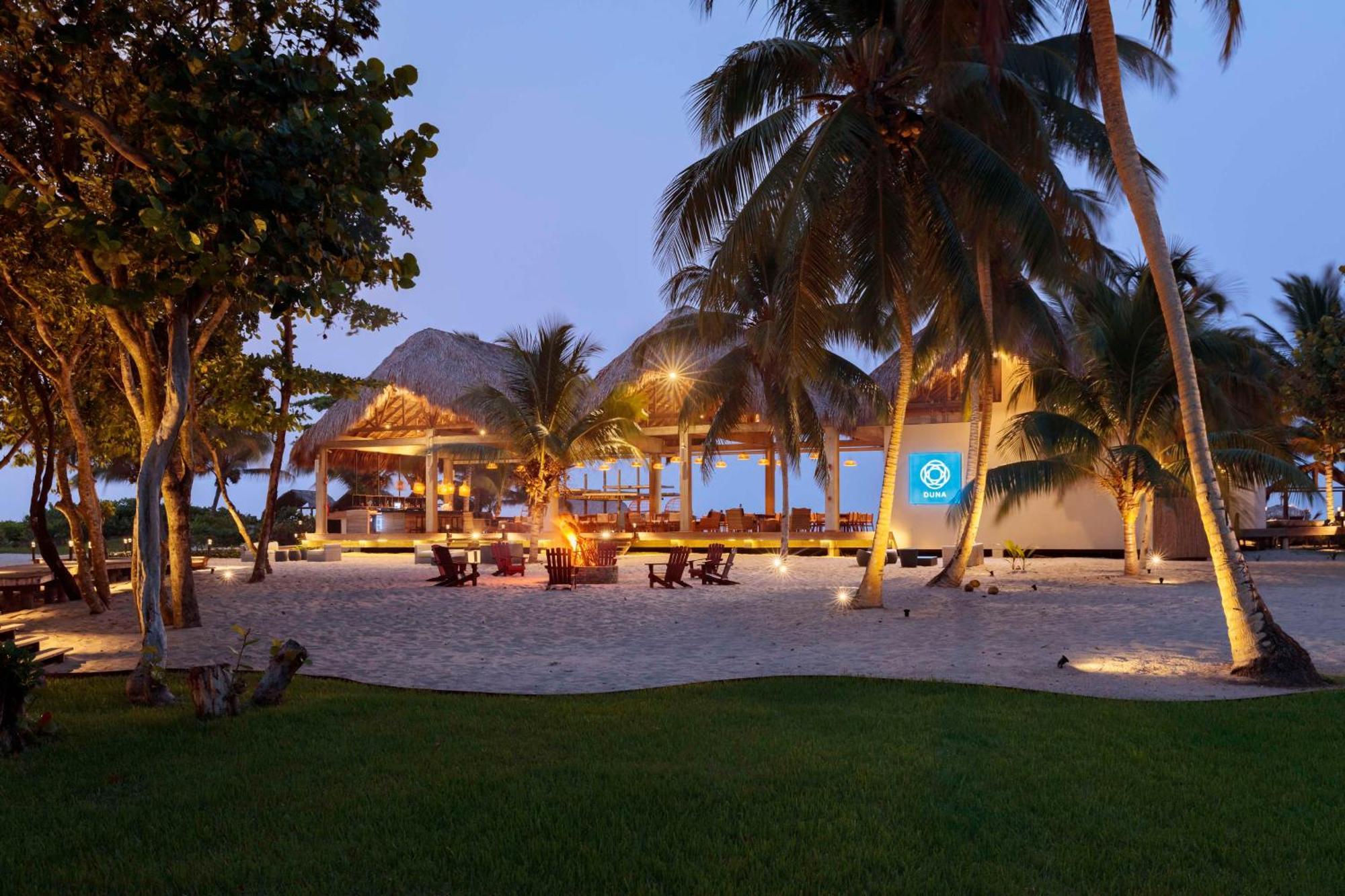 Indura Beach & Golf Resort Curio Collection By Hilton テラ エクステリア 写真