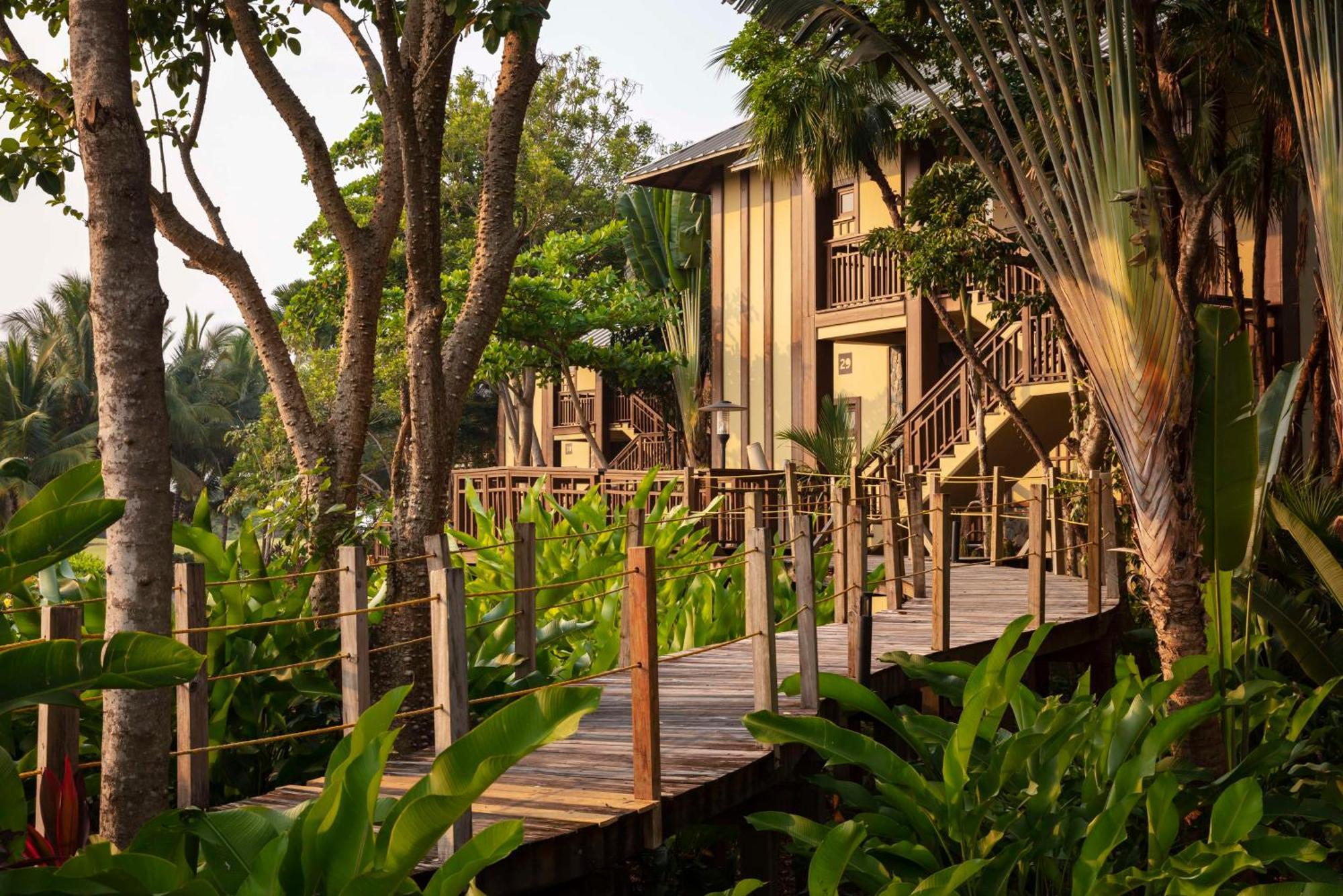 Indura Beach & Golf Resort Curio Collection By Hilton テラ エクステリア 写真
