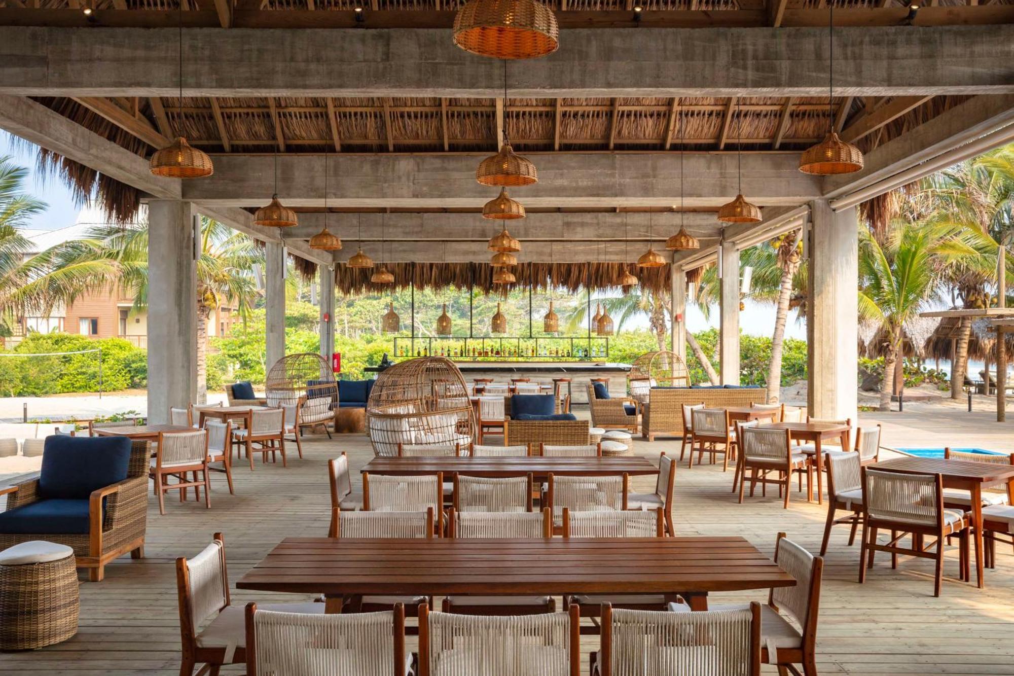 Indura Beach & Golf Resort Curio Collection By Hilton テラ エクステリア 写真