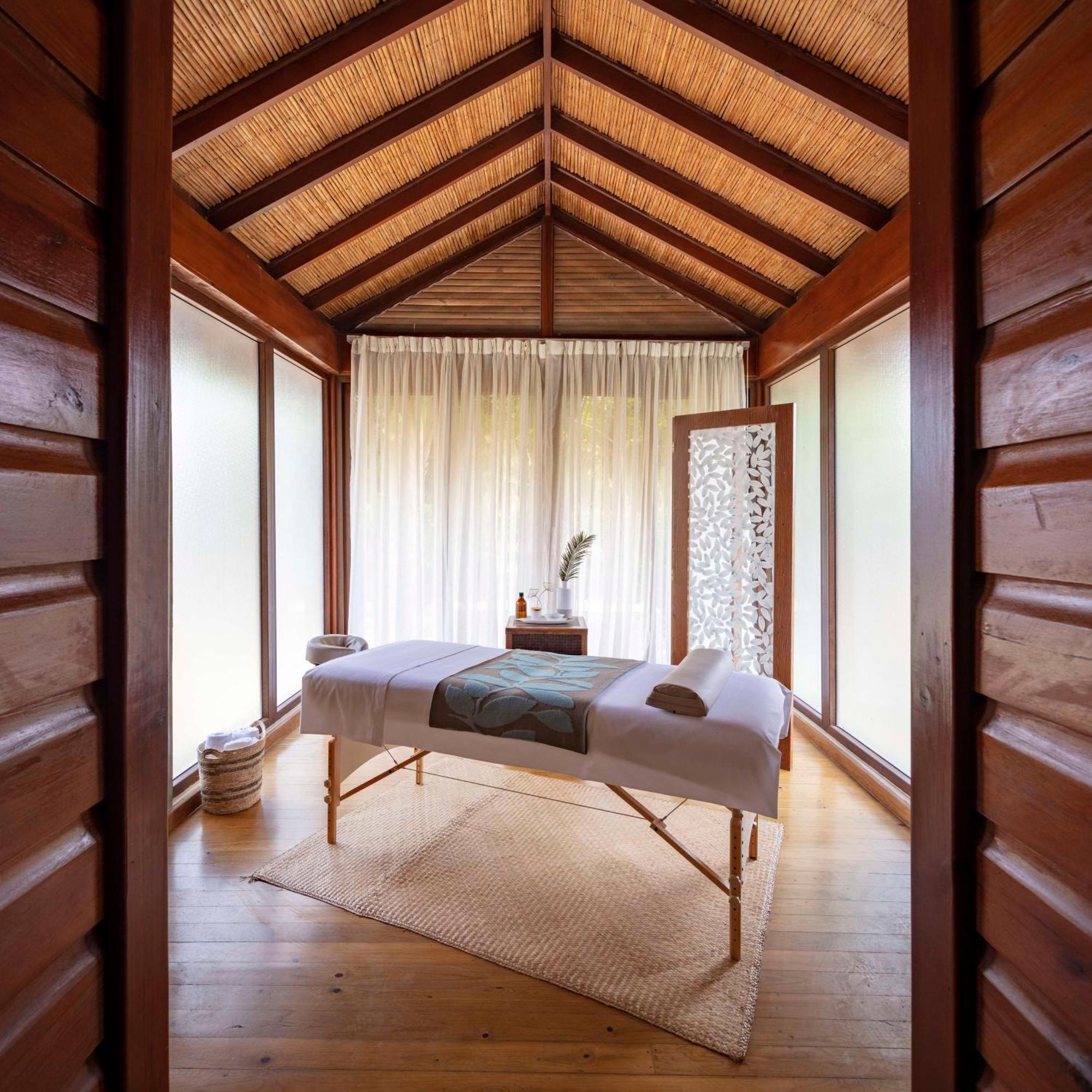 Indura Beach & Golf Resort Curio Collection By Hilton テラ エクステリア 写真