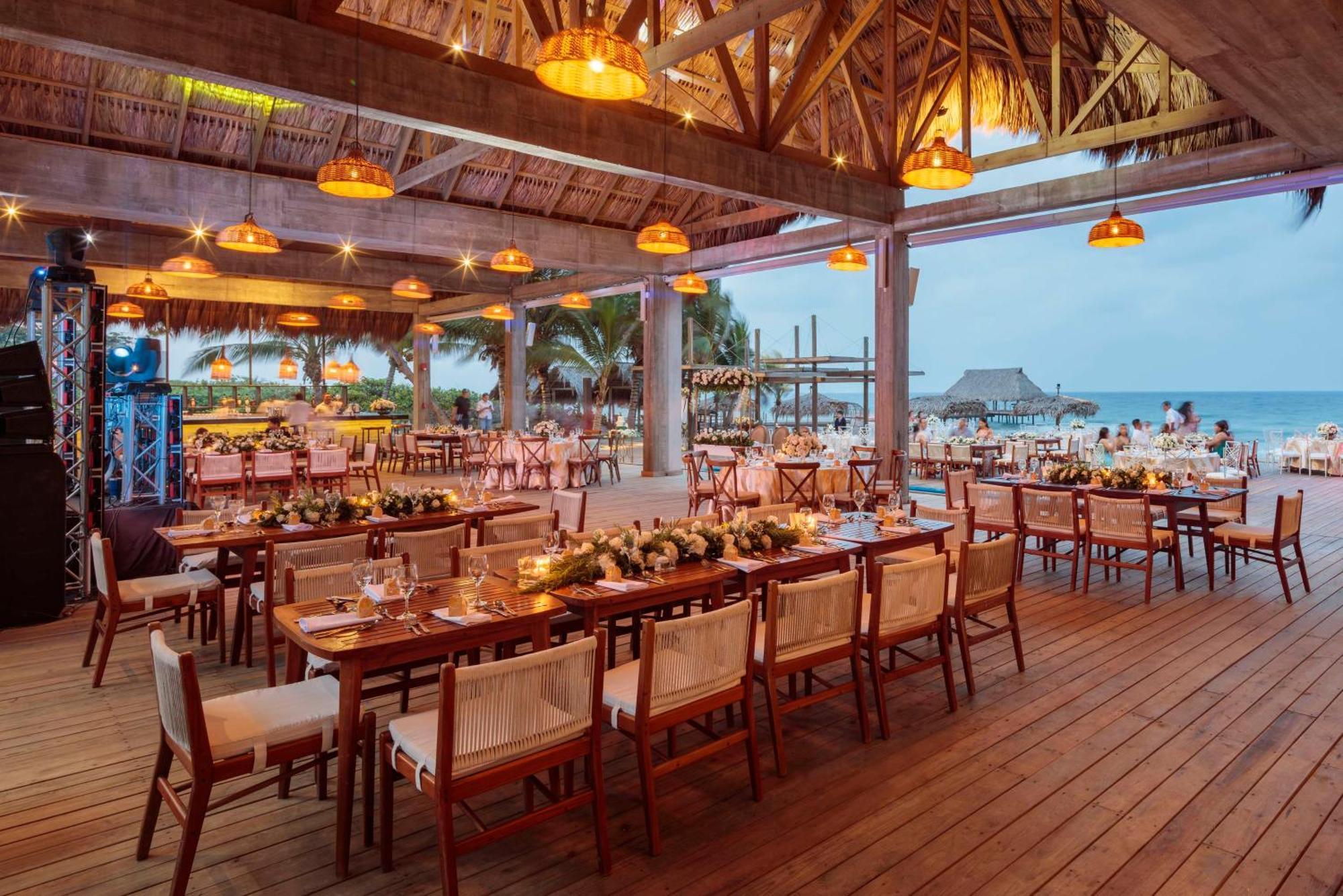 Indura Beach & Golf Resort Curio Collection By Hilton テラ エクステリア 写真