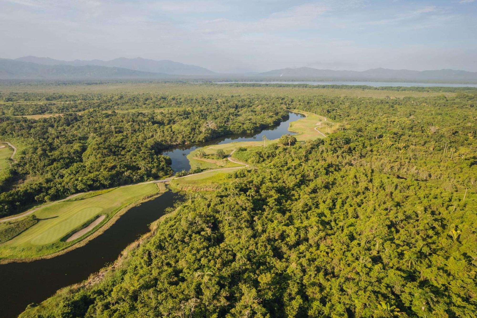 Indura Beach & Golf Resort Curio Collection By Hilton テラ エクステリア 写真